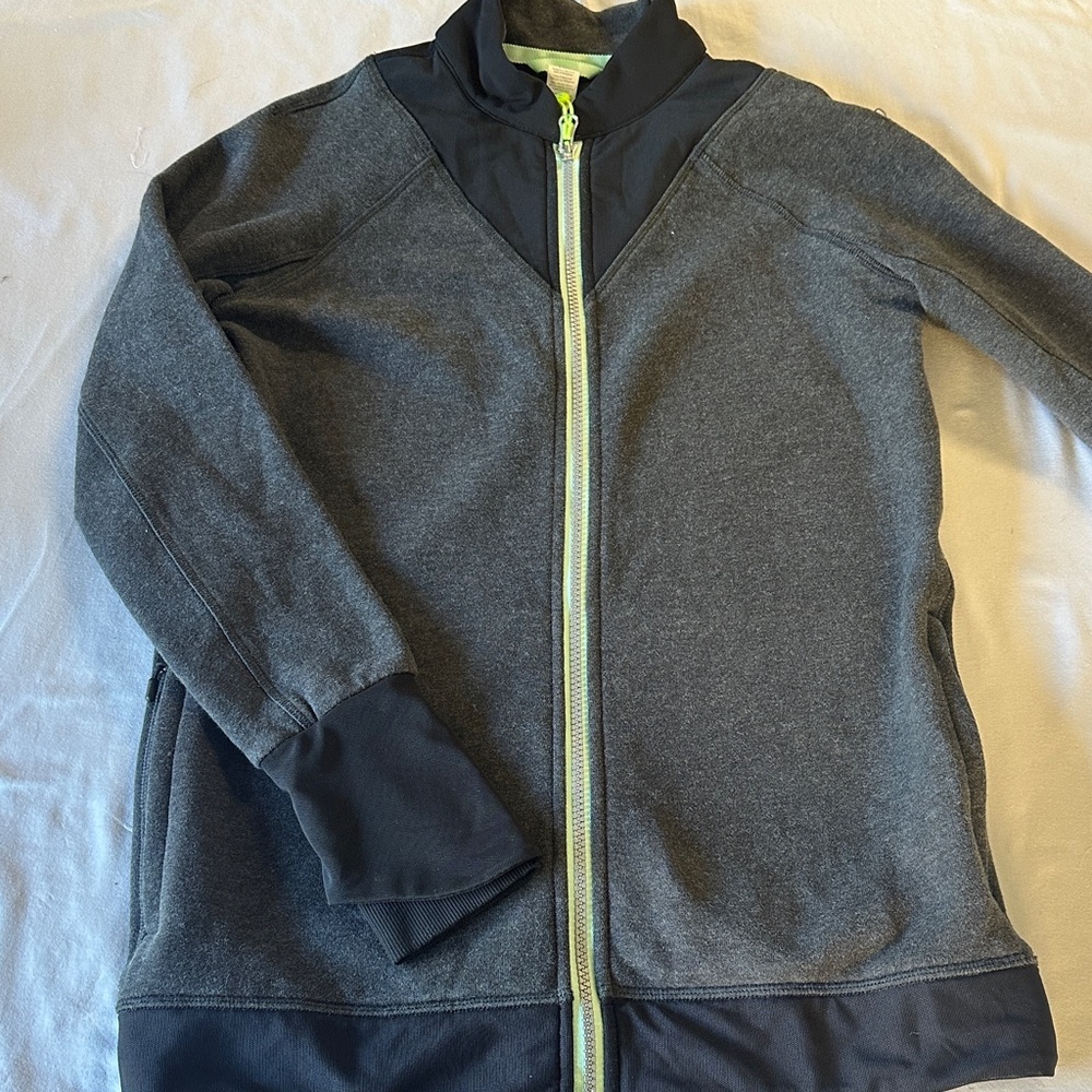 ⭐️ Ivivva - Lululemon - Gray and Black Kids Puffer Jacket